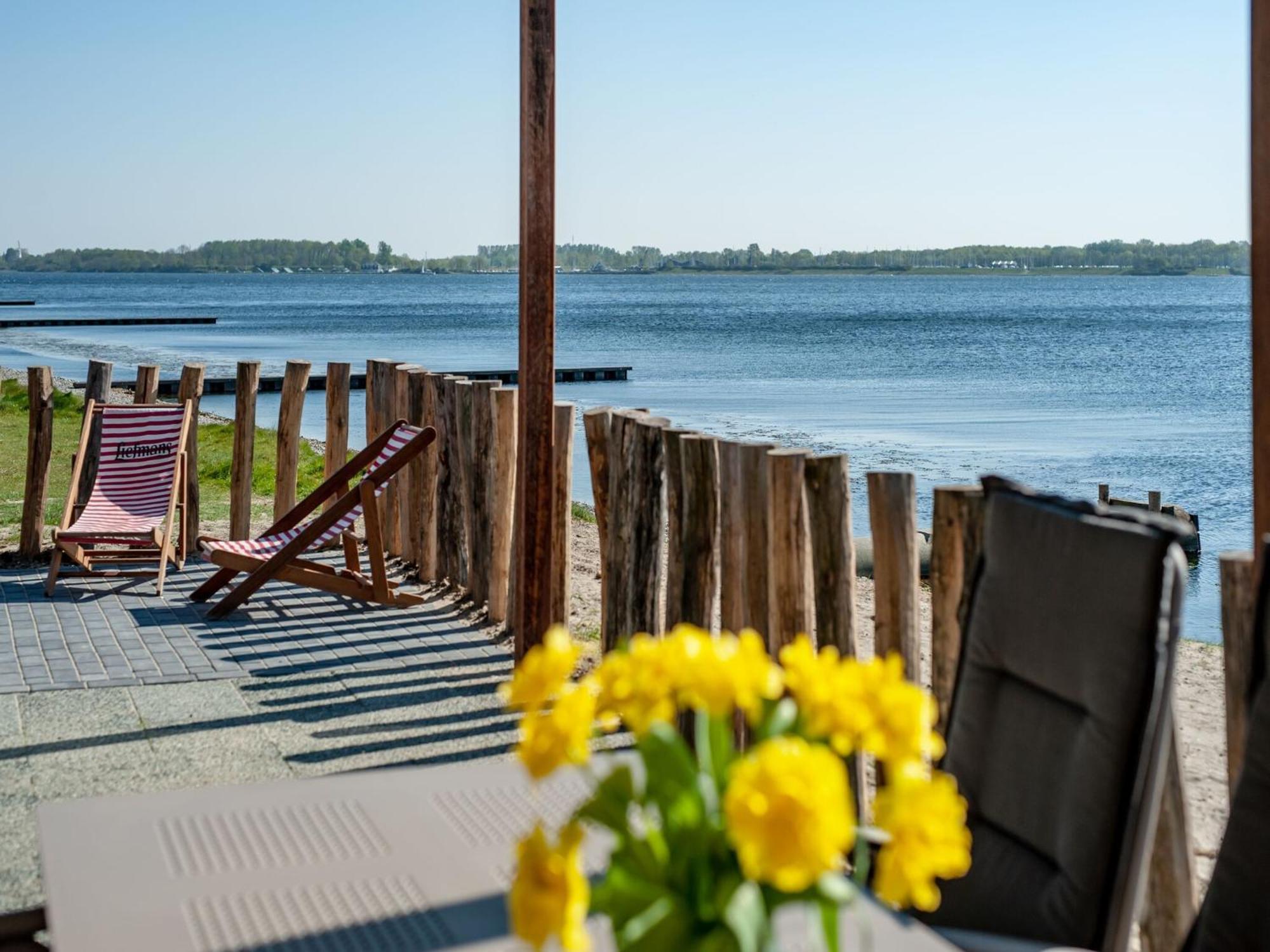 Exclusive Apartment On The Ground Floor Directly Located On The Water Kamperland Zewnętrze zdjęcie